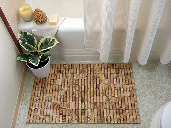 Learn how to make this wine cork bath mat by Crafty Nest